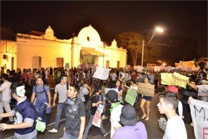 FOTO ILUSTRATIVA DO SITE RADIANTE RECREIO - manifestação de rua